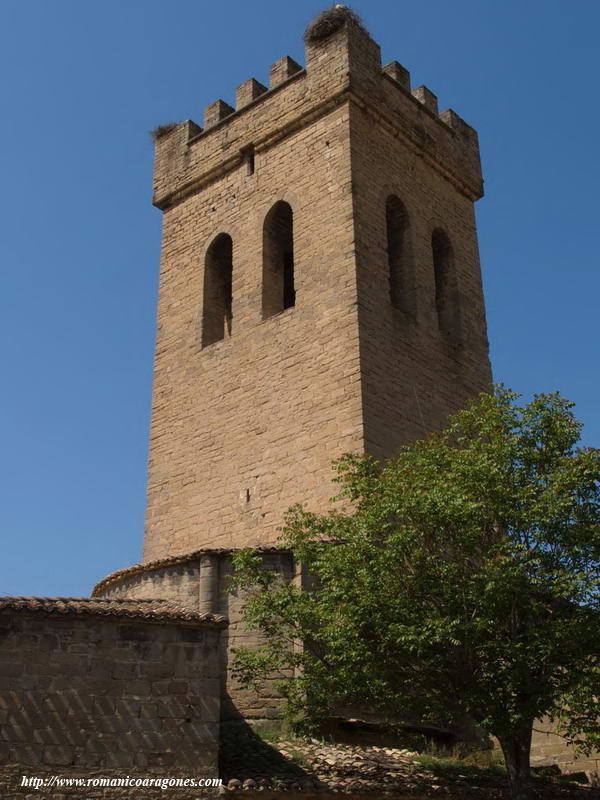 TORRE ALMENADA DE CORTE DEFENSIVO.